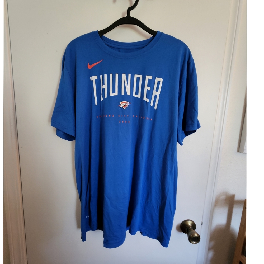 NWOT Nike tee